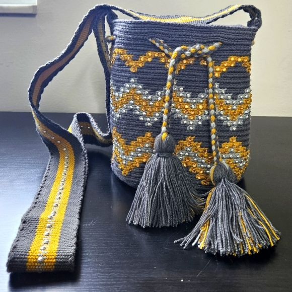 Authentic WAYUU MOCHILA Handmade Medium Size Rhinestones CRYSTALS Colombian Bag - Picture 1 of 10